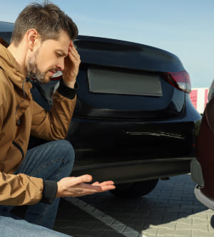 Me han dado un golpe en el coche aparcado: ¿Qué debo hacer ahora?